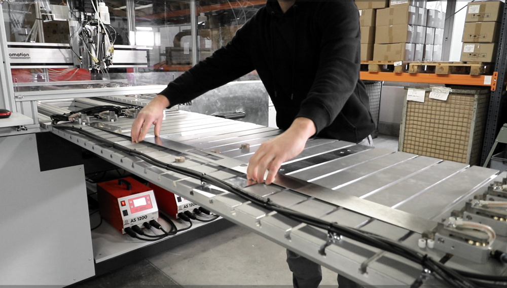 Arnhold Bolzenschweissautomation Bauteil einlegen